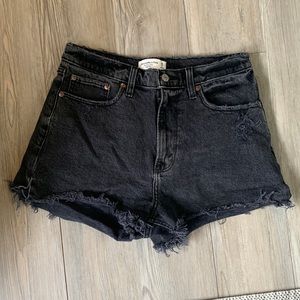 Abercrombie & Fitch Curve Love High Rise Mom Short 2.5” inseam